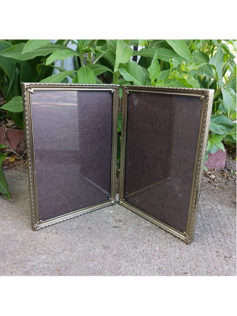 Vintage Gold Tone Double Portrait Picture Frame Freestanding Bi-Fold 5x7